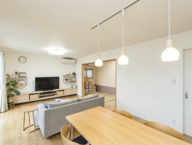 ナチュラル感溢れる白い家