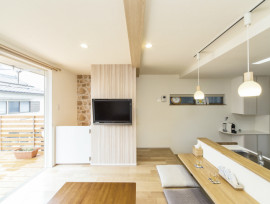 4層構造で収納力抜群な3階建の家