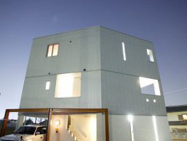 五角形の変形土地を生かした家