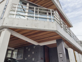 法規制のある変形地の家