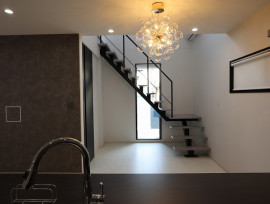 モノトーンでまとめたシックな家