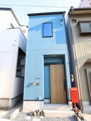 建物間口2.35m 超狭小地に建つ家