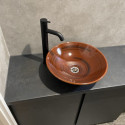 トイレ手洗い<br />
黒のカウンターに陶器のボールが映えます。